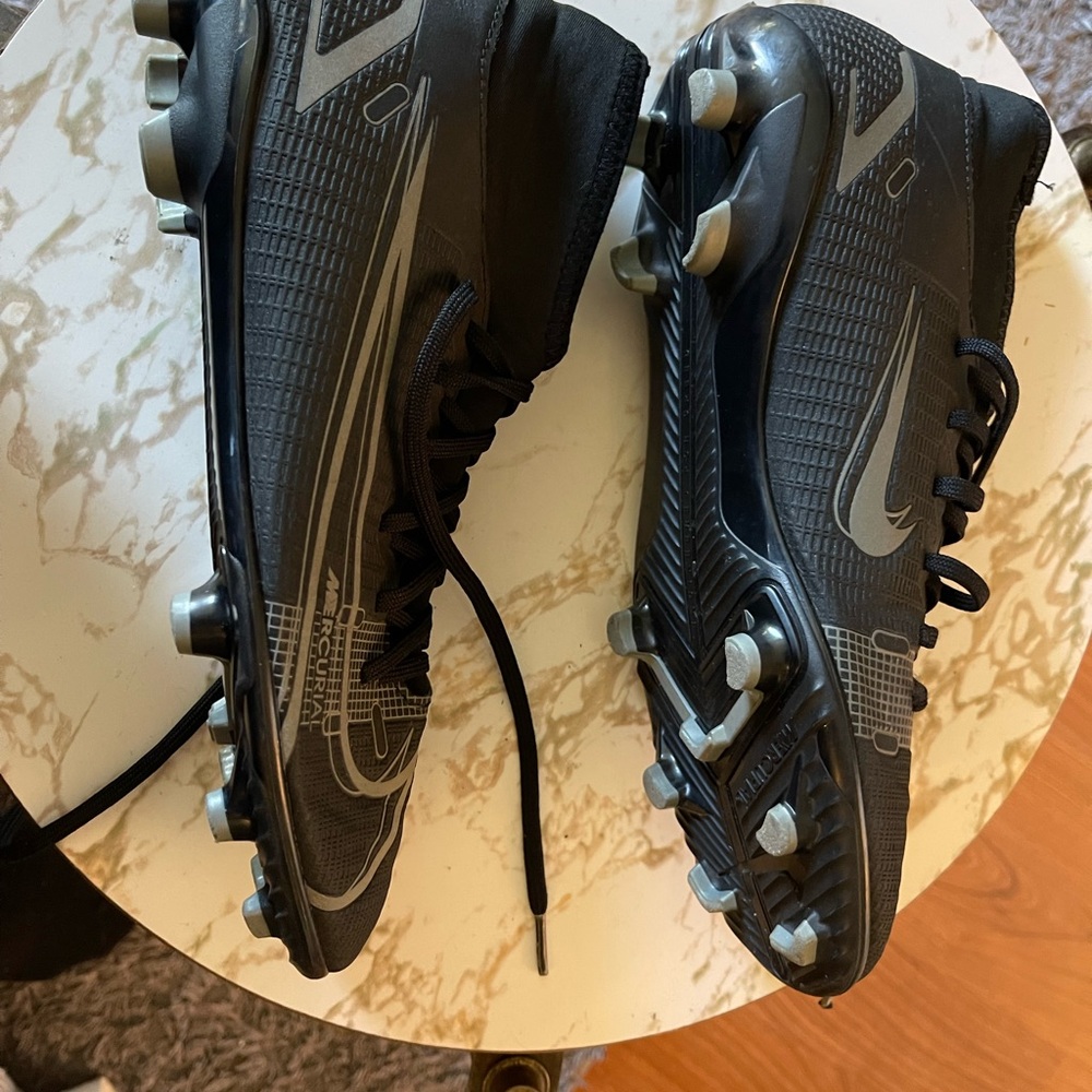 Nike Mercurial cleats with Sleek Design-like new - Picture 4 of 6